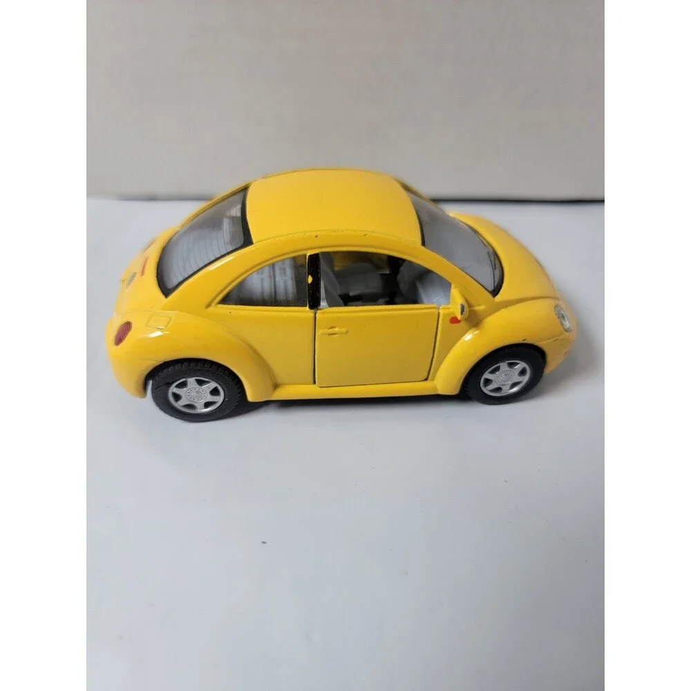 Volkswagen New Beetle Yellow 1:32 Diecast Pull Back Toy Car 4.5